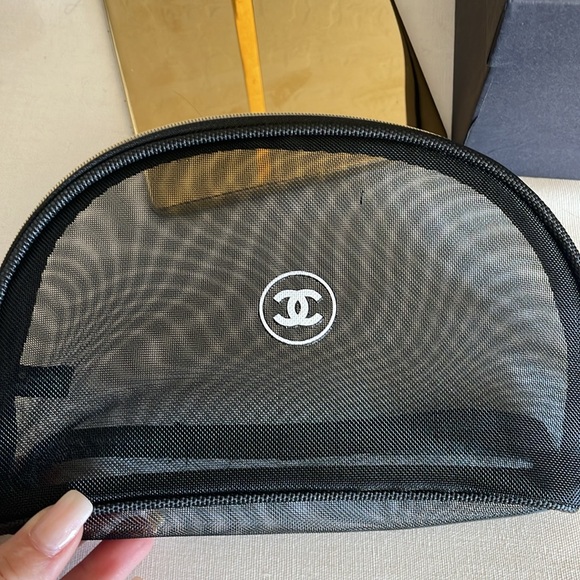 Brand New GWP CHANEL mesh tote and baby pouch - Picture 17 of 17